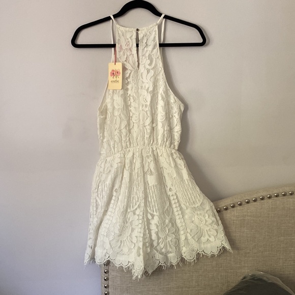 Summer Elegance Lace Romper - Picture 4 of 4